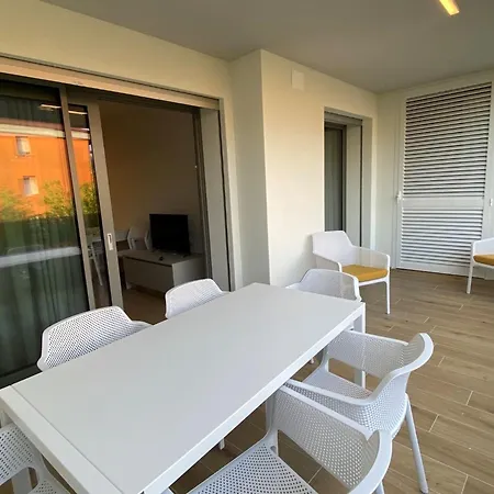 Bright With Terrace Near The Sea Apartment